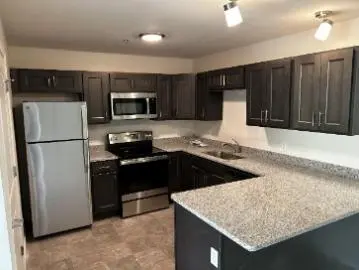 Quartz slabs and countertops in US