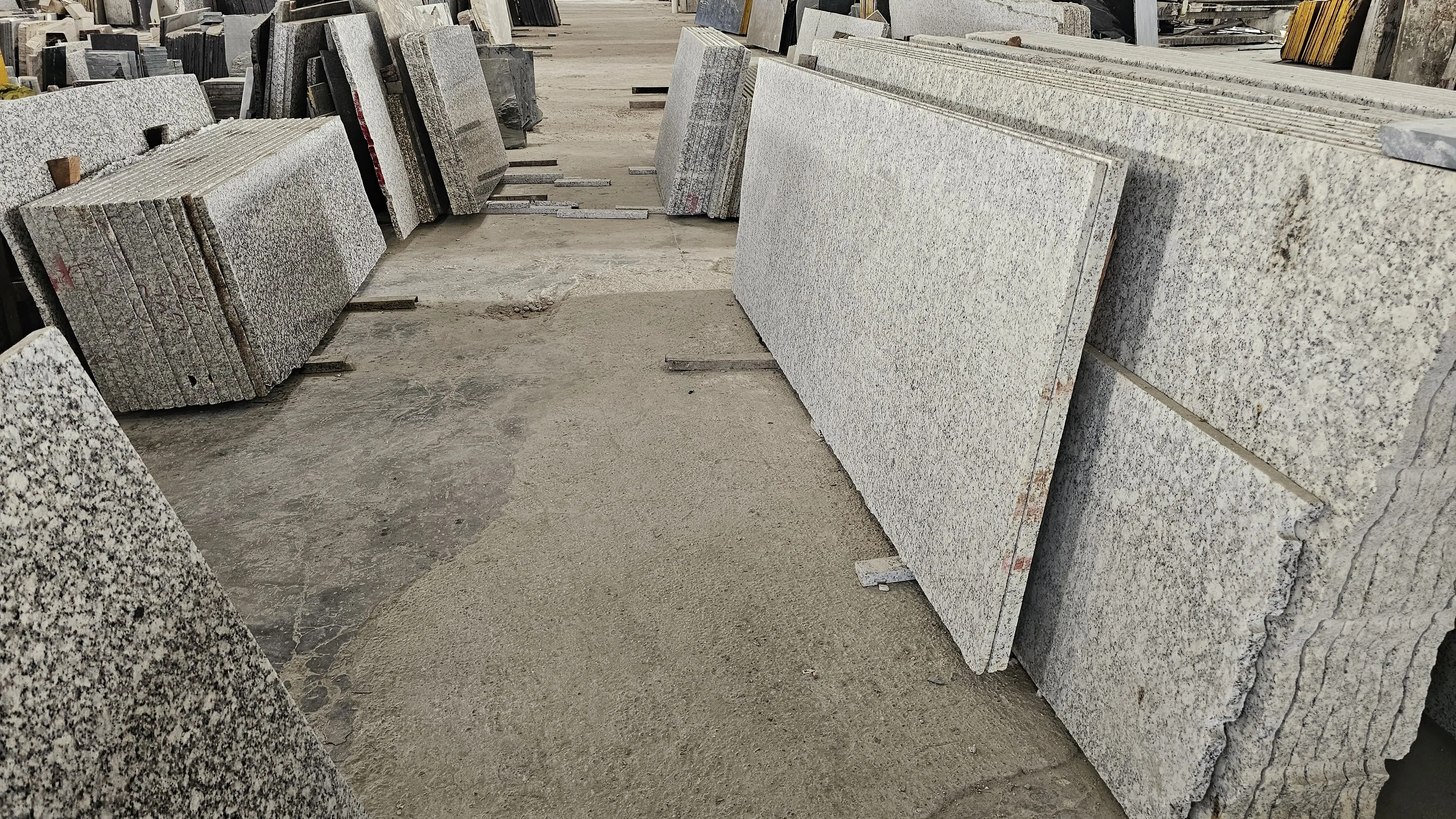 Quartz slabs and countertops in US